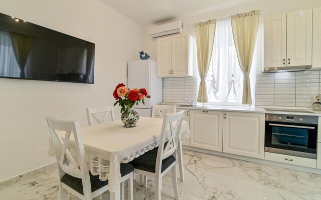 Stunning Home in Seget Donji With Wifi and 1 Bedrooms