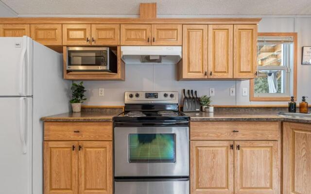 Mountain Time I Powderkeg I Firepit l King Bed