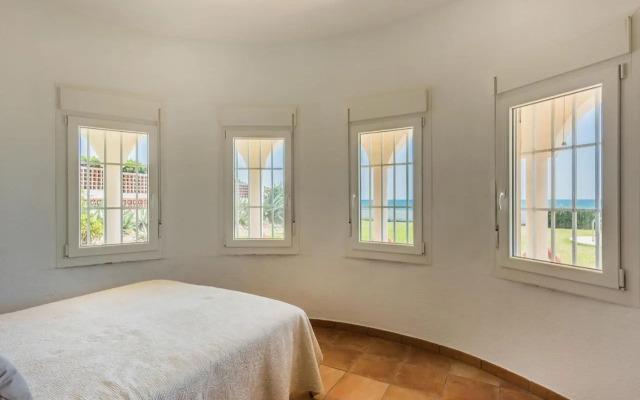 1100 Marbella Beachfront first line