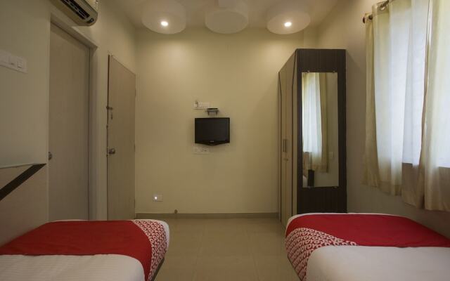 OYO 11566 Shree Swami Apartment