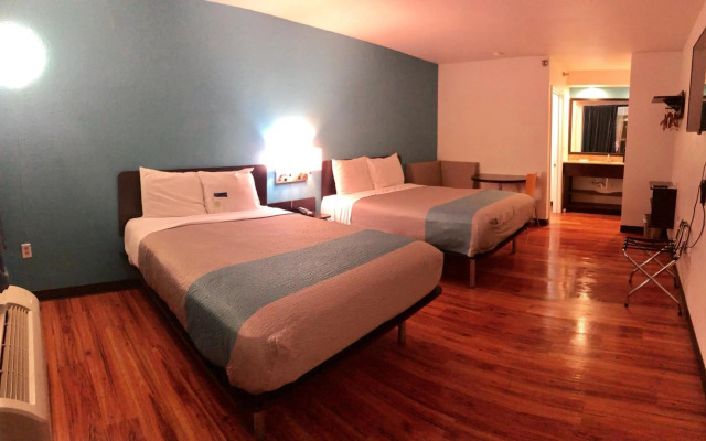 Motel 6 Nashville, TN - Airport