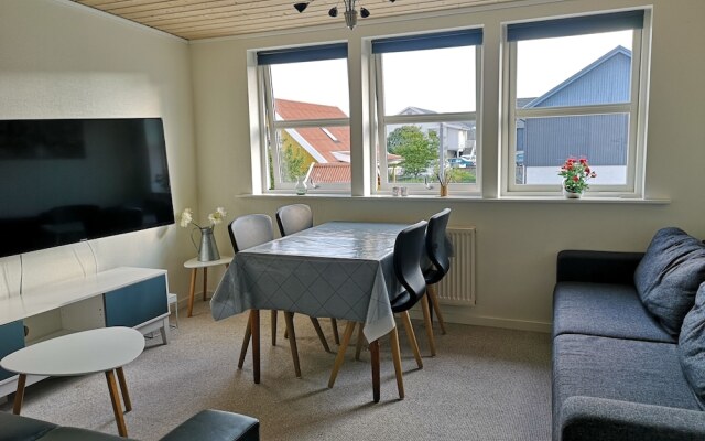 Rose Cottage 70m2 Tórshavn with Parking