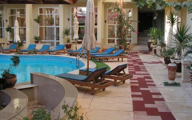 Paradise Hill Apartments