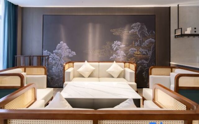 Kai Century Hotel (Nantong Station Forest Wildlife Park Branch)