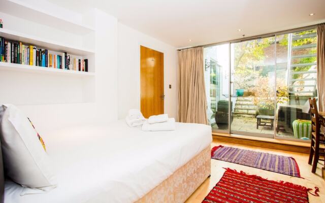 2 Bedroom Apartment with Patio - Sleeps 4