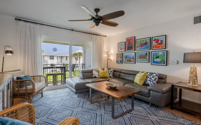 Colony Beach Club 249