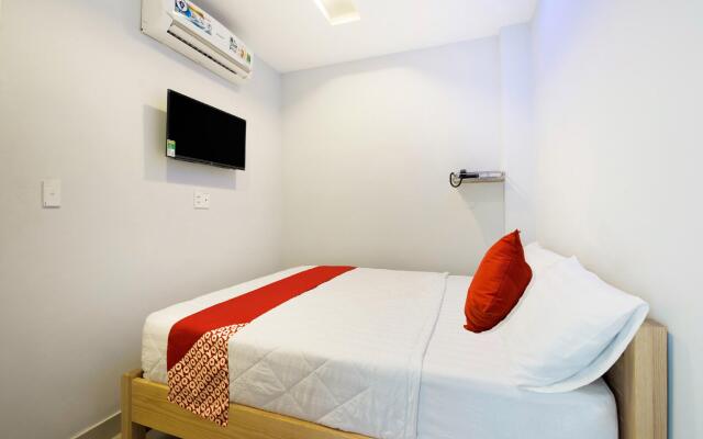 OYO 471 White 1 Hotel