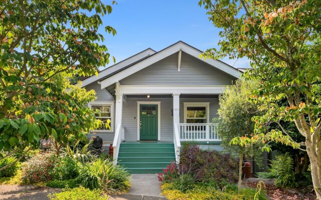 Seattle Vacation Home: The Campus