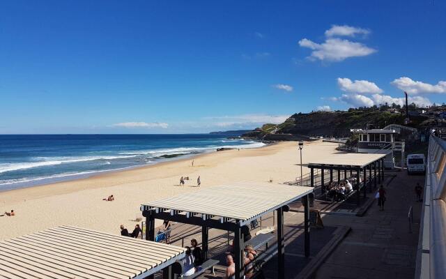 Newcastle Short Stay Apartments - Sandbar Newcastle Beach