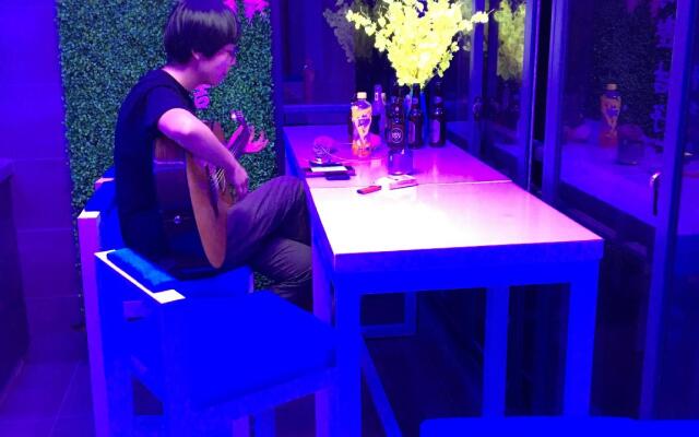 Music Bar International Youth Apartment Beihai