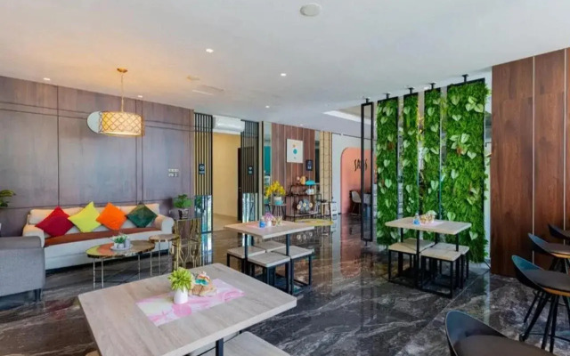 Sans Hotel Box Mansion Surabaya