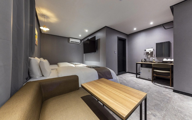 Cheonan Hotel Check-in