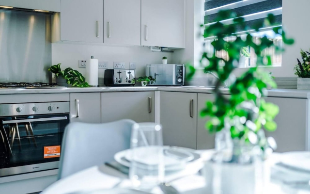 Stunning 2-bed House in Manchester With Canal View