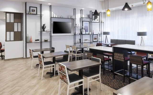 Hampton Inn And Suites Phoenix Downtown