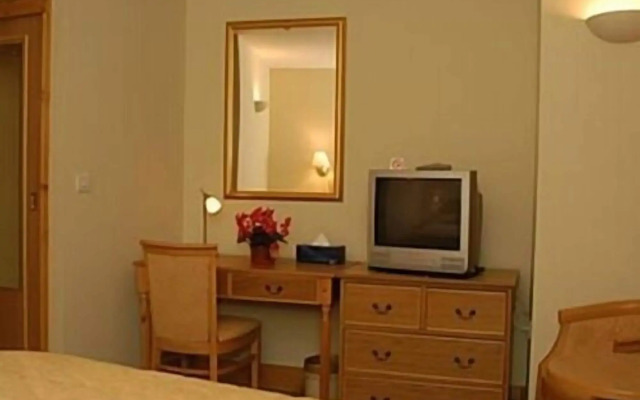 Golden Ball Hotel