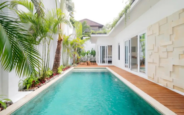 Splendid Private Villa, 2 BR, Canggu With Staff