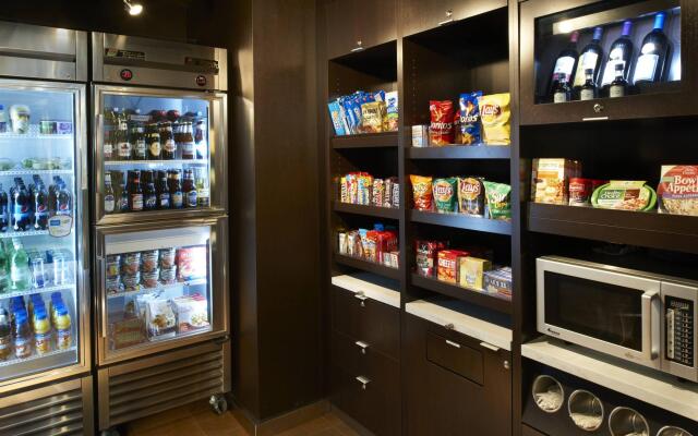 Courtyard by Marriott Detroit Dearborn