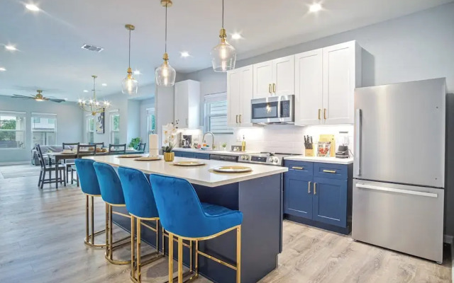 Lovely & Charming 4br/2.5ba Near Downtown's Prime