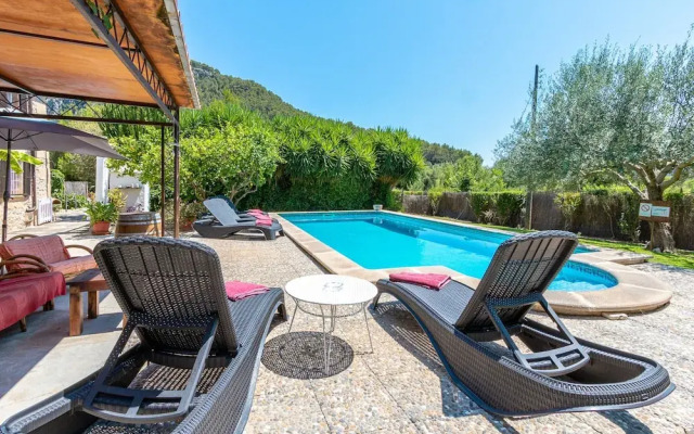 Traditional Charm With Private Pool