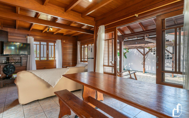 Casa Com 03 Dormitórios