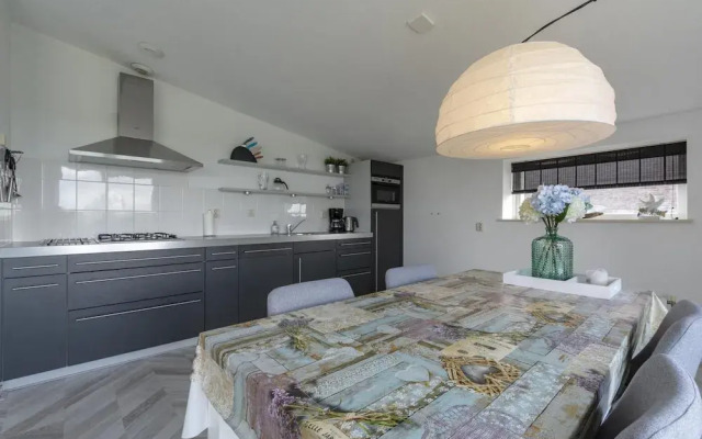 Beachside Apartment With Balcony