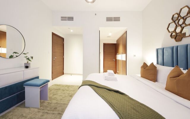 Luxury StayCation - Spacious Apartment Amidst Lush Green Parks