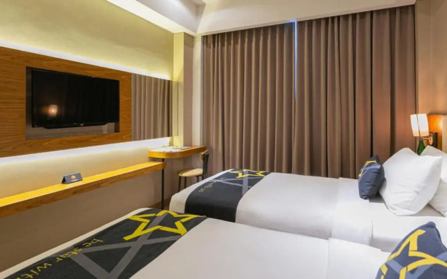 Yellow Star Ambarukmo Hotel