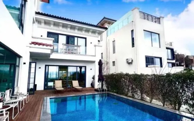 Fuxian Lake Xisu Hotel