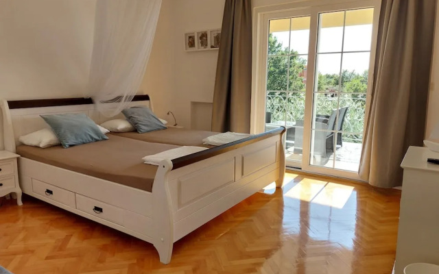Holiday House with Pool Villa Seabird