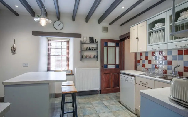 Tregoyr - 3 Bedroom Holiday Home - St Florence