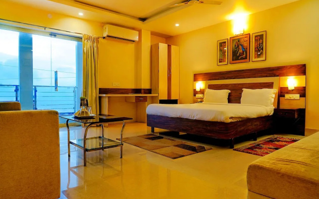 Fabhotel Kanchan Plaza