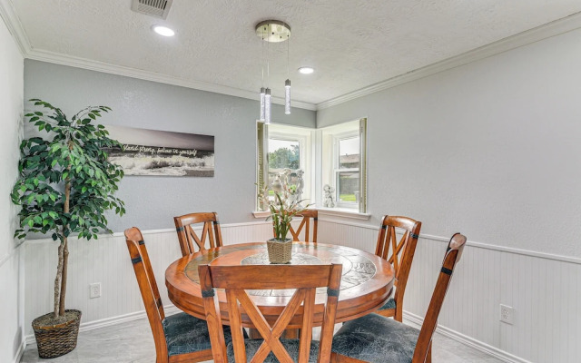 Galveston Group Getaway ~ 2 Blocks to Beach!