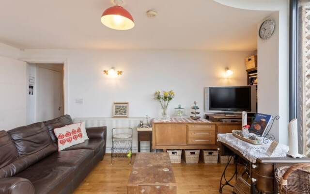 Amazing 2 Bed Apt W/balcony nr Stoke Newington