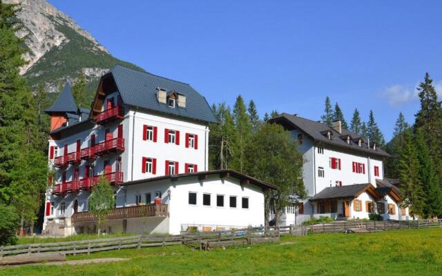 Hotel Croda Rossa