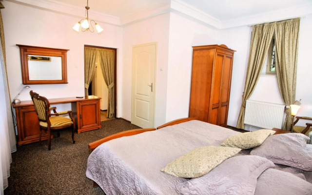Hotel Przy Oślej Bramie - Zamek Książ