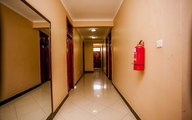 B10 Airport Lodge