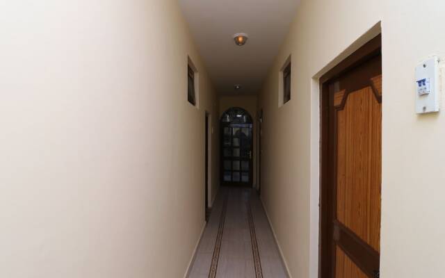 Oyo 29715 Stone Cafe & Rooms