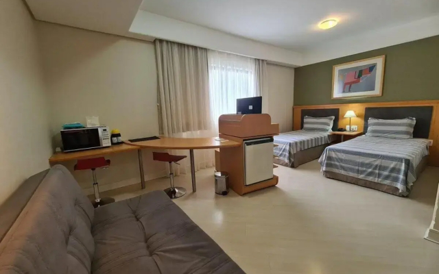 Bienal First Class Service UH607