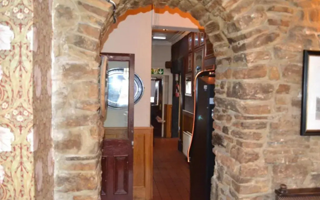 Oak Tree Inn