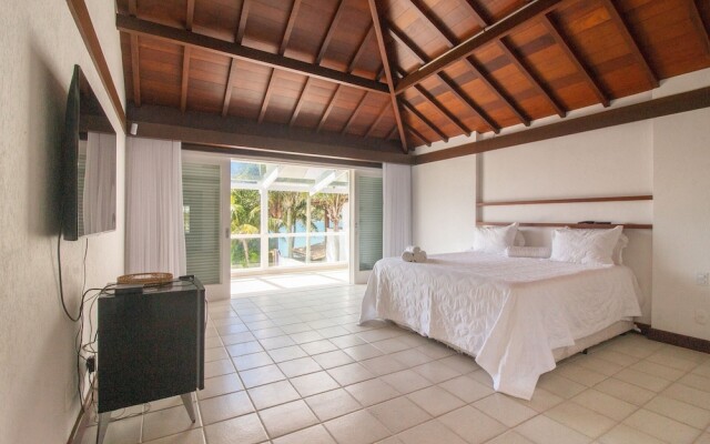 Mansão Pé na Areia Ferradura com 4Suítes