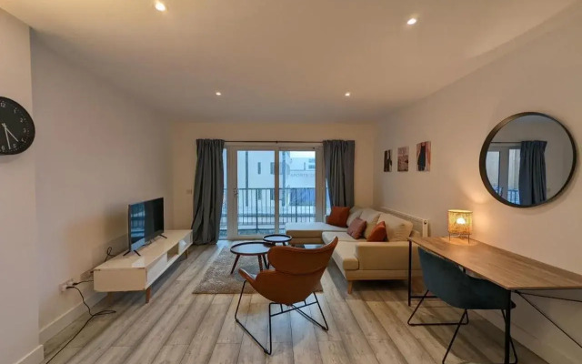 Hounslow Apartments by Charles Hope