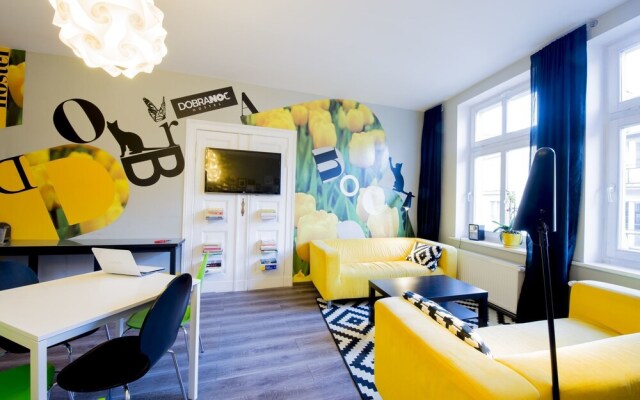 COLOR hostel