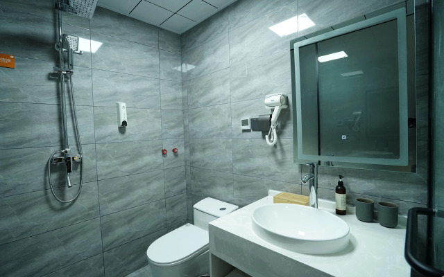 Riste Hotel (Luoxin industrial cluster, Xin'an County)