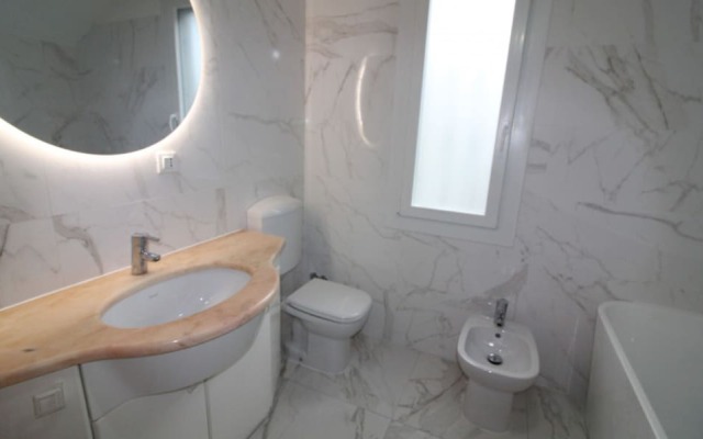 Charming Villa With Spacious Garden Near the sea