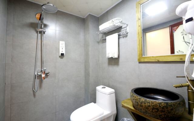 Memory of Xiangxi Humanities Theme Inn