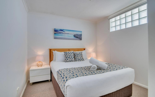 Grand Palais Boolarong Beachside Resort – Guest Rooms – Alexandra Headland