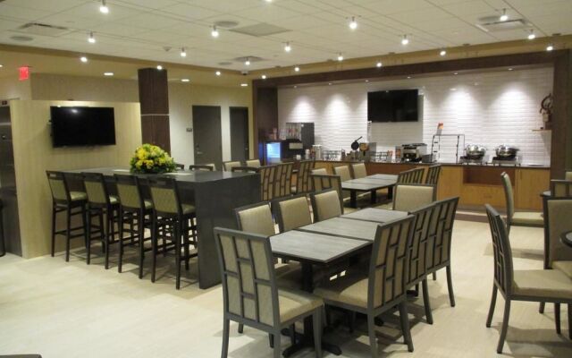 Best Western Plus University Inn Steubenville - CLOSED