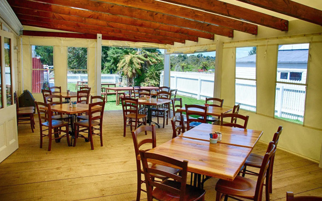 Theatre Royal Hotel Kumara