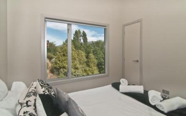 Lakeview Heights Luxury Apartment 2