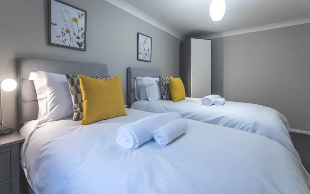 Vespasian Quay - Balcony overlooking the River Itchen - Secure & private parking